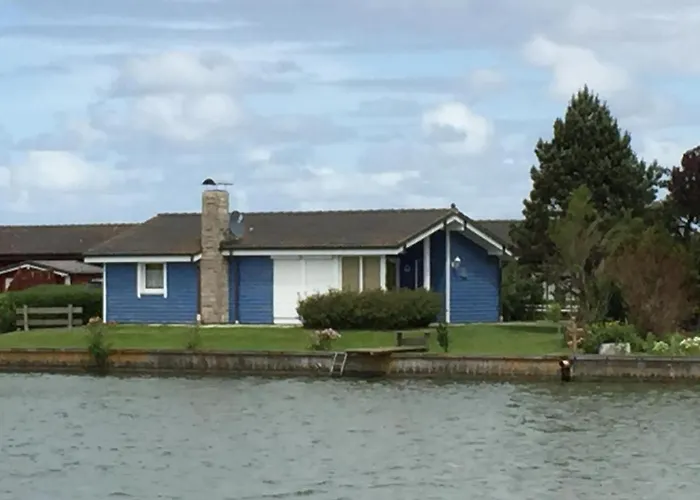 Direkt Am Binnensee Mit Eigenem Steg By Interhome Сasa de vacaciones